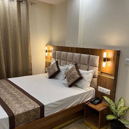 Hotel Mahalaxmi Deluxe Νέο Δελχί Εξωτερικό φωτογραφία