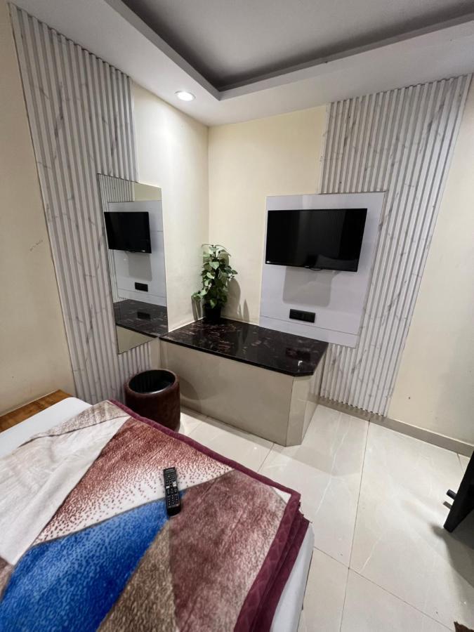 Hotel Mahalaxmi Deluxe Νέο Δελχί Εξωτερικό φωτογραφία